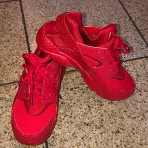 Huaraches red Nikes